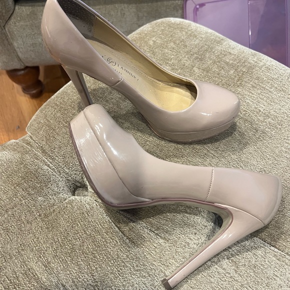 Jessica Simpson shoes used in good condition. I am no longer a size 8. - Picture 3 of 3